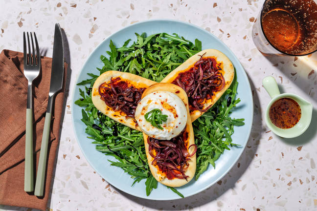 Pinsa-Blume mit Büffelmozzarella & Chili-Honig