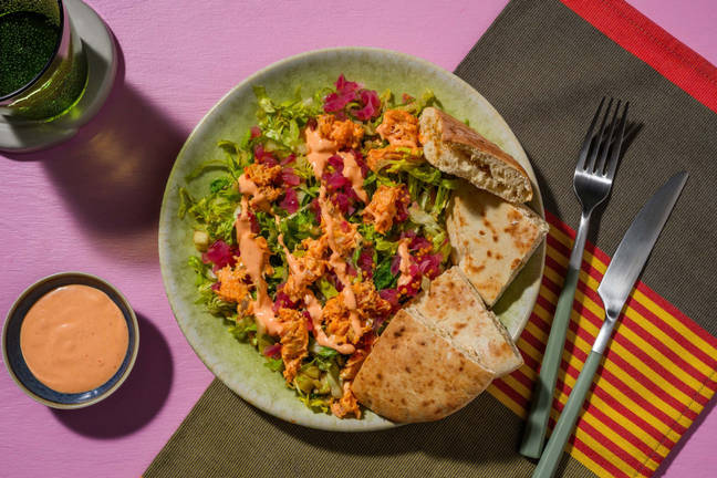 Salade met warmgerookte zalm en whiskeysaus