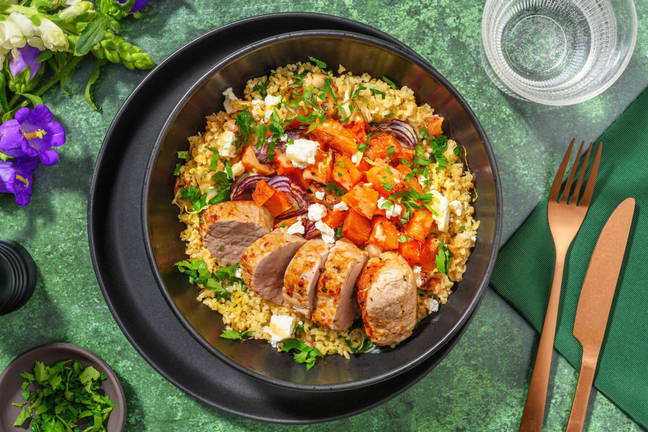 Filet mignon de porc citronné avec mangue, tahini et fromage à la grecque