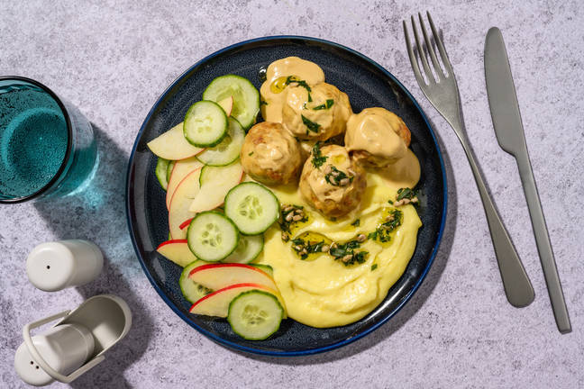  Svinekødboller i flødesauce