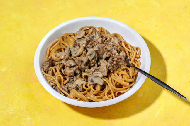 Snabb och krämig miso- och nötfärspasta