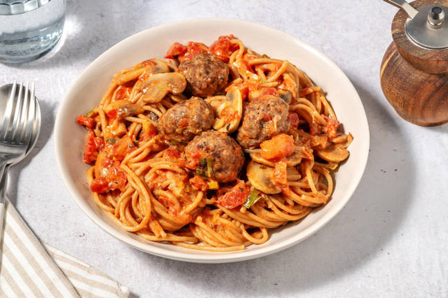 Spaghetti & boulettes de viande en sauce tomate crémeuse