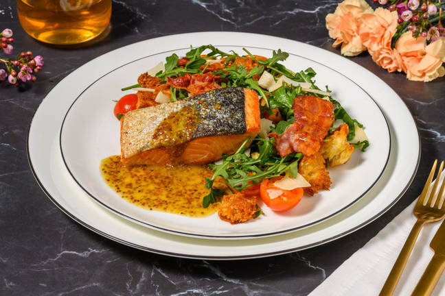 Stegt laks og lun panzanellasalat