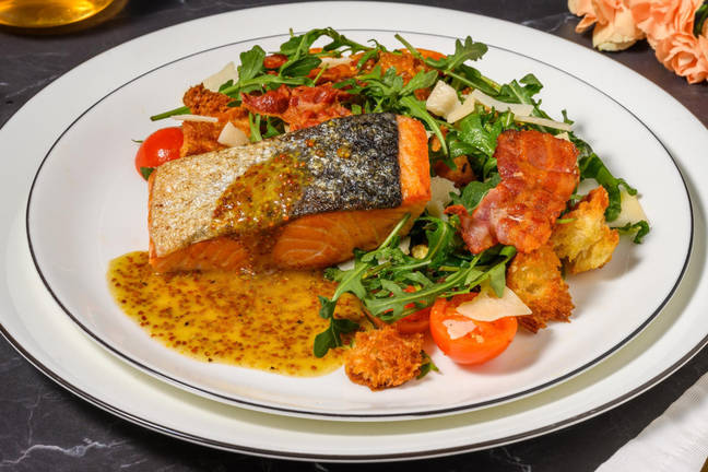 Stegt laks og lun panzanellasalat