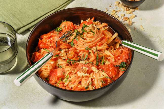 Hurtig linguine i cherrytomatsauce