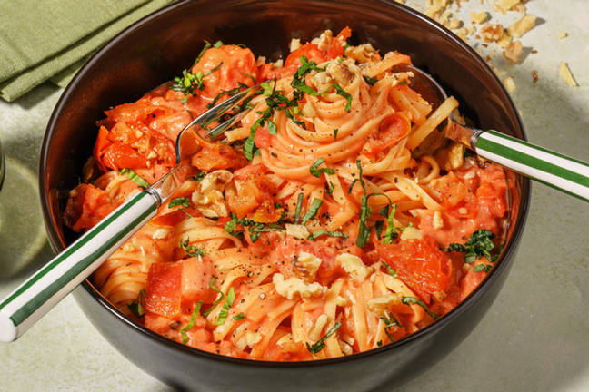 Hurtig linguine i cherrytomatsauce