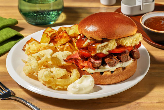 Amerikansk "cowboy steak burger" og BBQ-saus