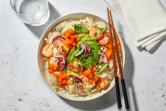 Vietnamesisk salat med sesamnudler og stekte reker