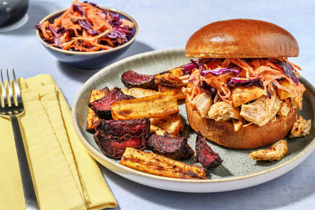 BBQ-marineret 'pulled chicken'-burger