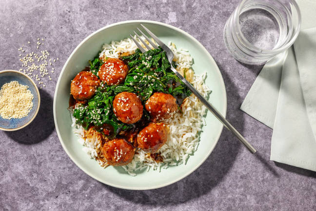 Polpette di pollo glassate in salsa chili