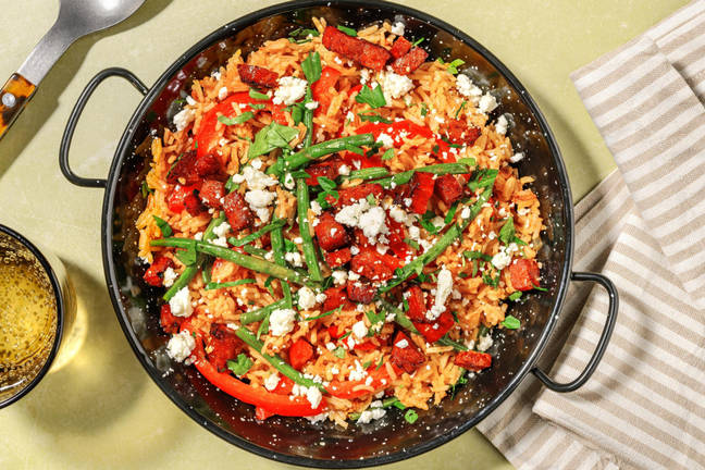 Paella på chorizo och grekisk salladsost