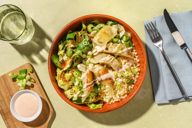 Stekt grønnsaksgyoza og asiatisk salat