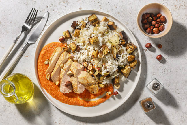 ¡Al romesco! Pollo con salsa de verduras y avellanas