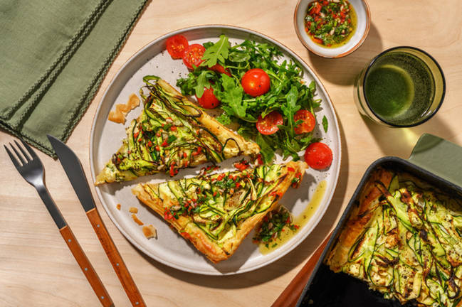 Medelhavsinspirerad zucchinipaj på smördeg