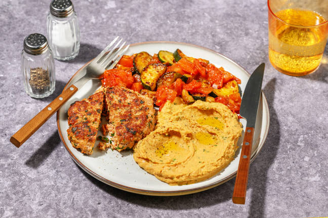 Hamburguesa al plato con hummus casero al pimentón