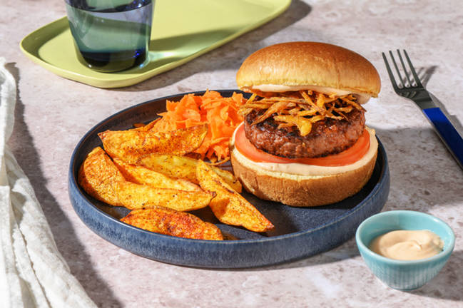 Beyond Meat Burger mit Onion Rings & Tomate