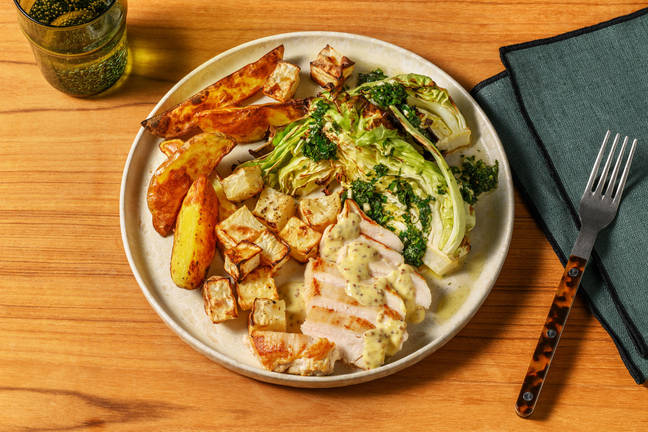 Stekt kyckling och gremolatatoppad spetskål