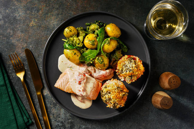 Cremet toscansk laks og gratinerede tomater