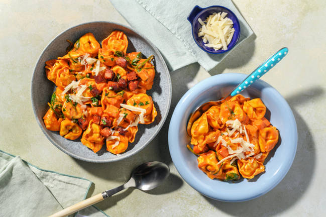 Krämig chorizo- och tortellonigryta