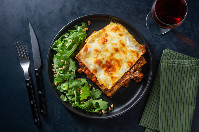 Oksekødslasagne med to slags ost