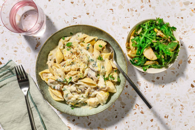 One pot-pasta med svamp, purjolök och gruyère