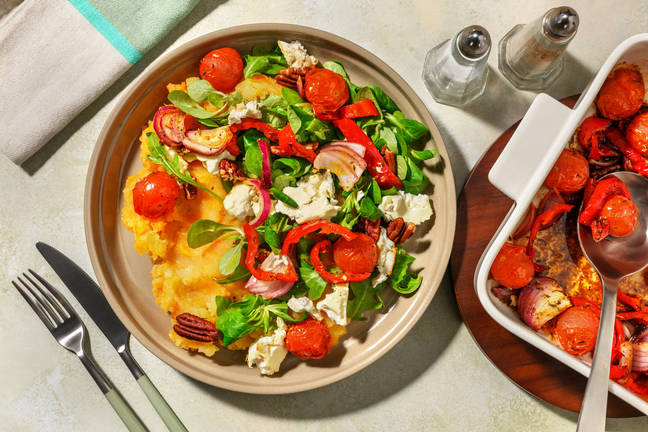 Gebakken witte kaas met tomaten en pecannoten