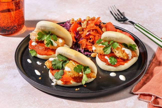 Curryglaserade panerade räkor i bao-bröd