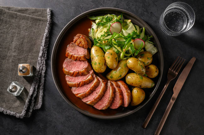 Pannestekt andebryst og rødvinssaus