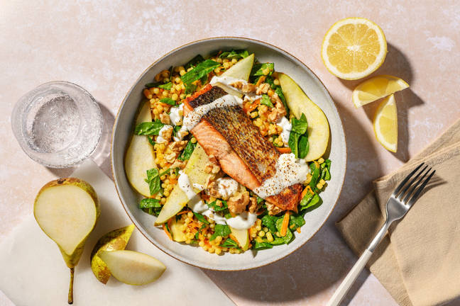 Stekt laks og gulrot- og perlecouscoussalat