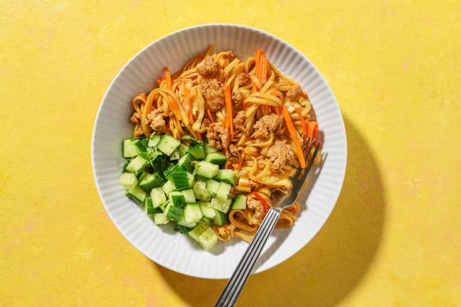 Hurtige vietnamesiske nudler og hakket svinekød
