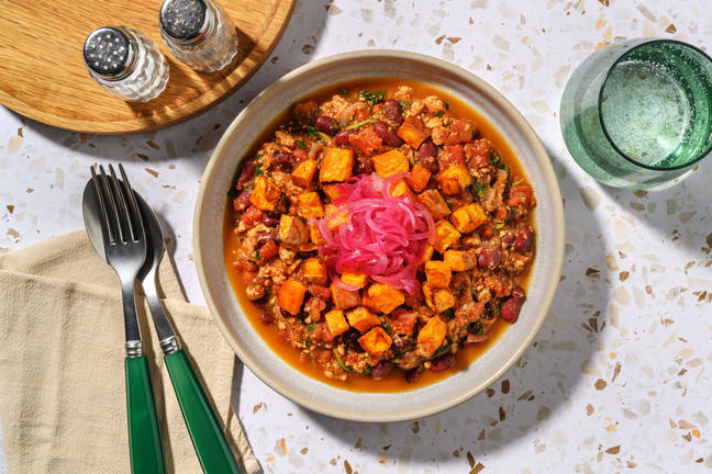 Veganes Chipotle Chili mit pickled Onions