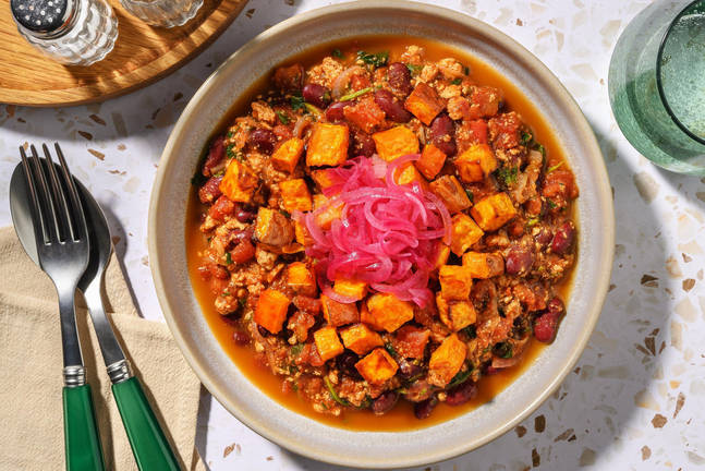 Veganes Chipotle Chili mit pickled Onions