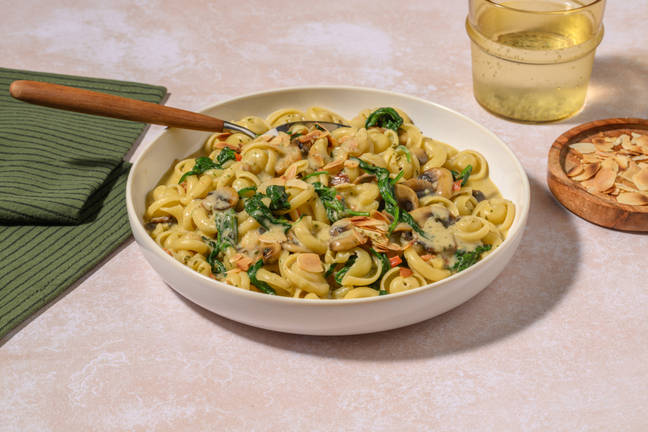 One-Pot Creamy Pesto & Mushroom Pasta