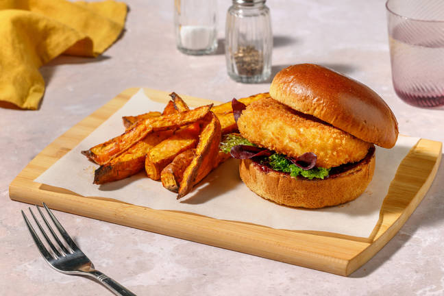 Crumbed Halloumi Burger & BBQ-Cherry Sauce