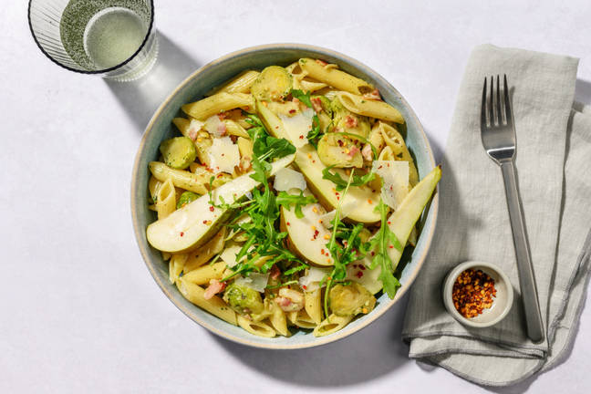 Creamy Pesto Bacon Pasta & Rocket Salad