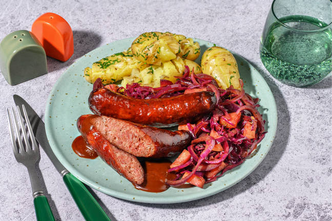 Ugnsstekt korv och timjanbräserad rödkål