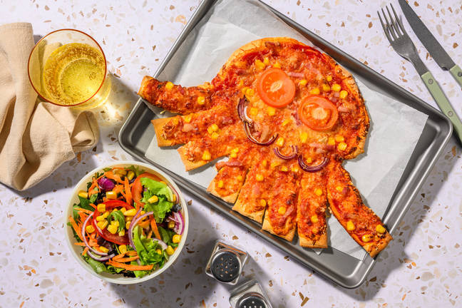 Bacontoppad "bläckfisk"-pizza med majs