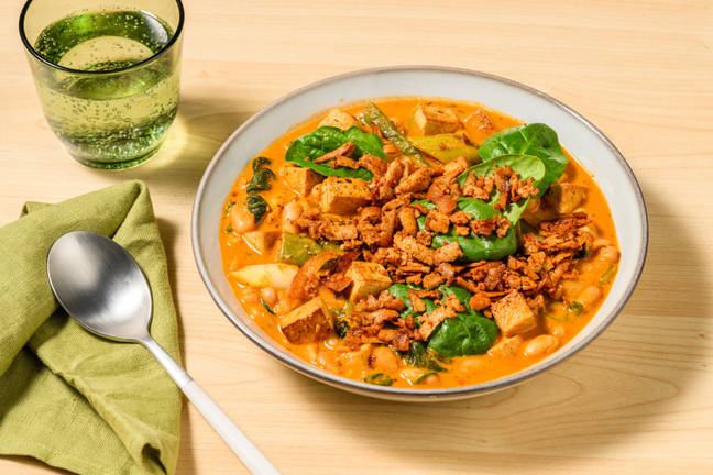 Guiso rápido de alubias con tofu rallado