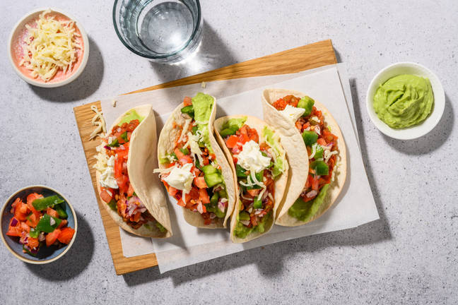 Tacos au chili sin carne, fromage & guacamole