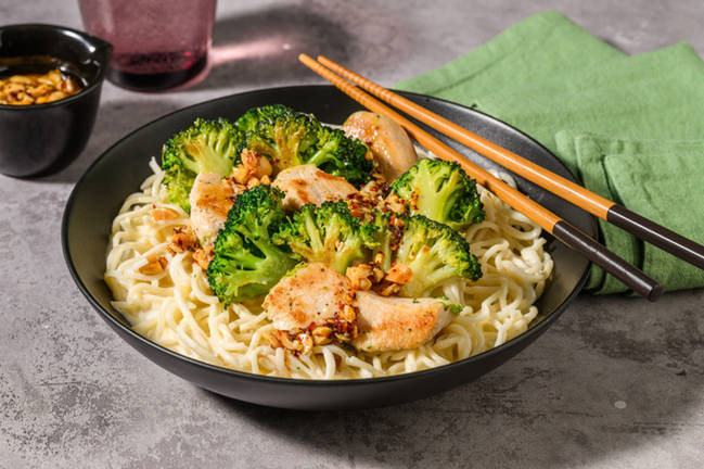 'Ramen Alfredo' med kylling og brokkoli