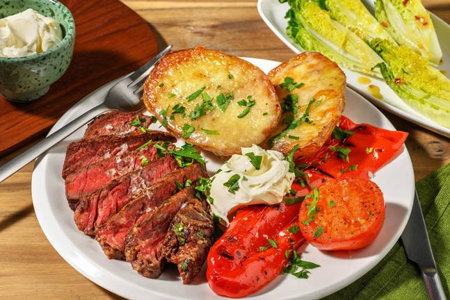 Rumpsteak-Teller mit Käsekartoffeln