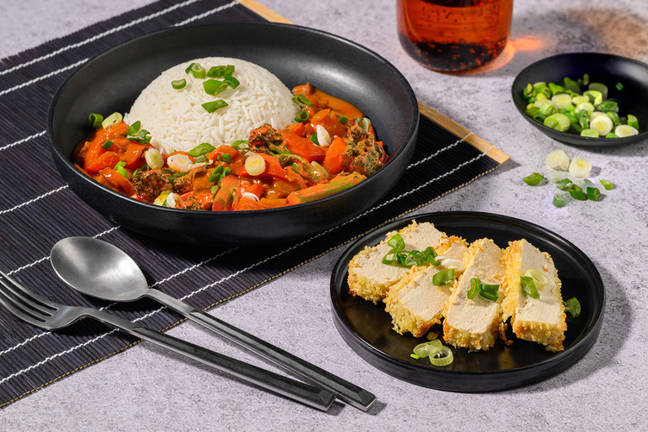 Japansk katsucurry och krispig sesampanerad tofu