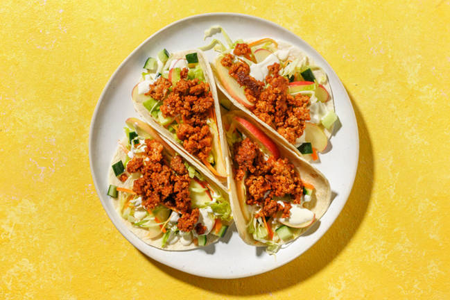 Amerikanska tacos på buffaloglaserad blandfärs