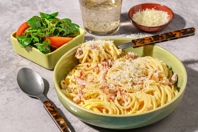 Romige linguine met spekjes en Parmigiano Reggiano