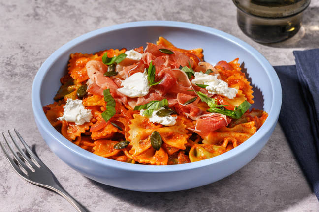 Pasta caprese met serranoham