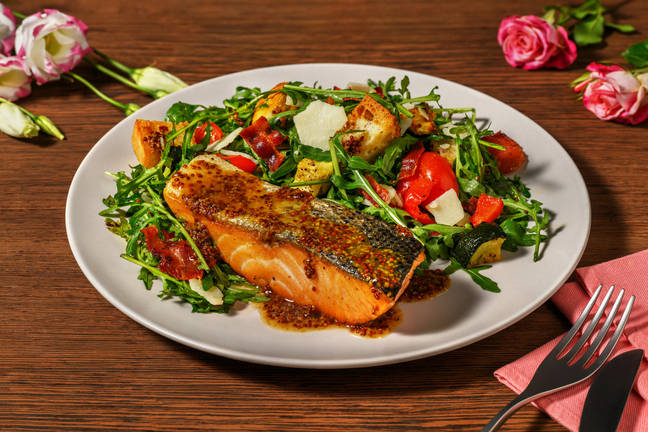 Stekt lax och honung- och senapsdressing