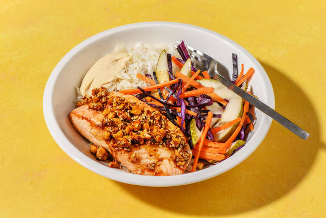 Asiatisk lax med jordnötter, sesam och chili