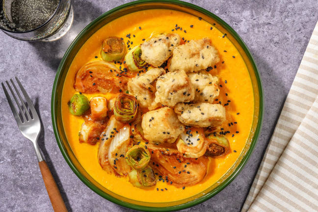 Merluzzo in pastella al sesamo nero su crema di carote