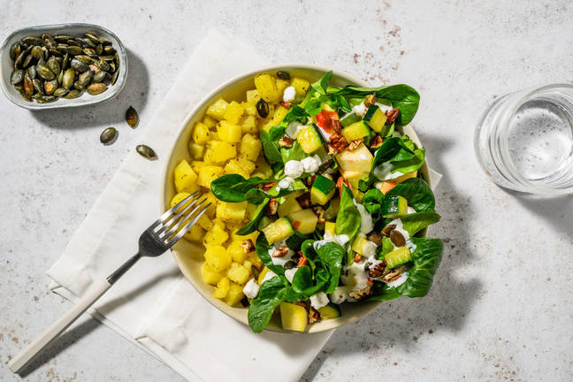 Geitenkaassalade met pecannoten en pompoenpitten