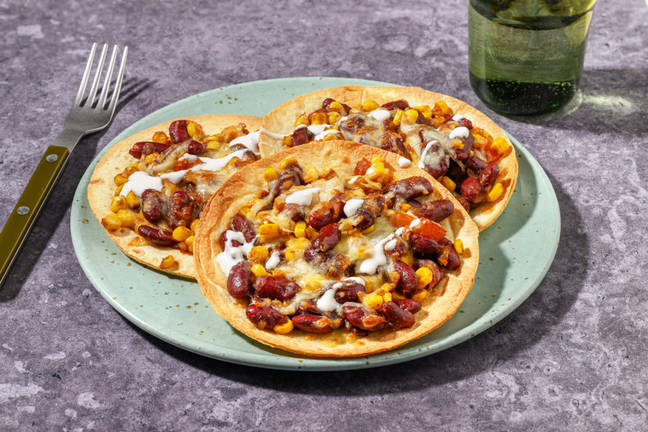 Mini tacos filanti di fagioli e formaggio affumicato